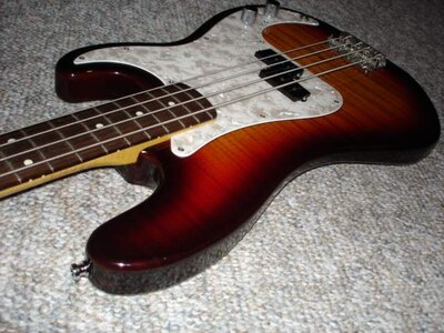 Fender Fotoflame P bass  $375