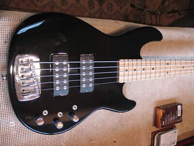 G&L  USA L-2500 - black/maple: $900