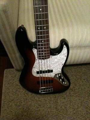 FT: USA Fender Jazz 5 w/ Barts & Audere