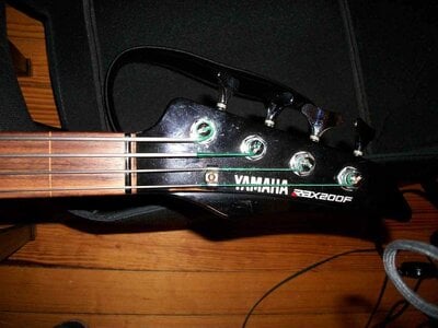 F/S: Yamaha Fretless RBX200F