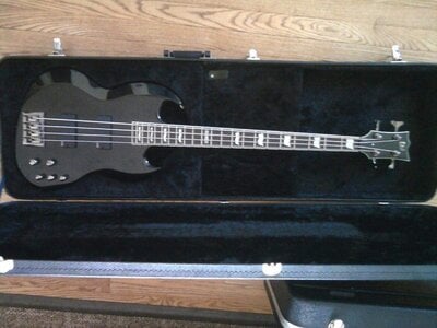 ESP/LTD Viper 404 w/hsc. (local Milwaukee)