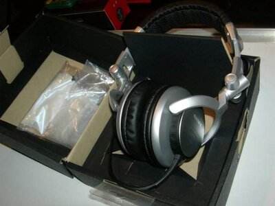 SONY MDR-V700 Headphones - 5Hz!