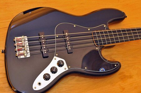 FS: Squier VM Fretless Jazz Bass One-of-a-kind ALL BLACK!