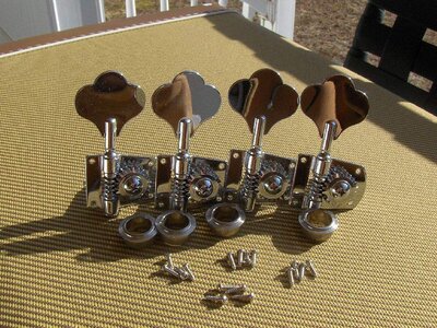 FS - Set of Fender MIM tuning machines