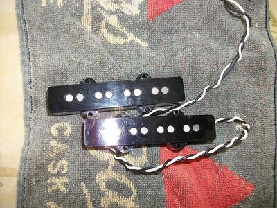 FS: Fender 2011 MIA jazz pickups