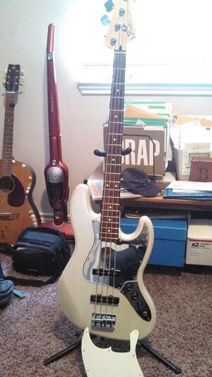 FS 2k12 MIM Fender Pearl White Chrome (Limited Edition) Jazz Bass