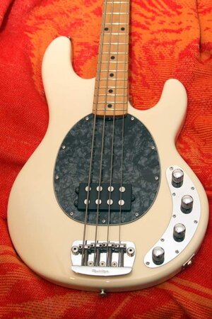 MM Stingray 4,White matching headstock Trade feeler.