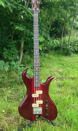 FS BC Rich Wave Bass Tom Araya