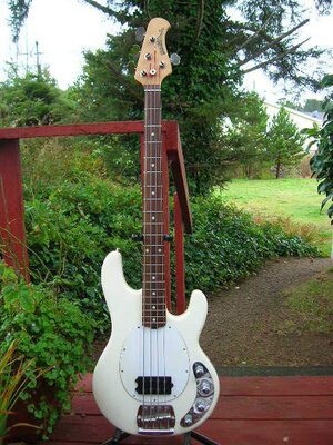 FS 1994 Musicman StingRay 4 white  rosewood tone monster..