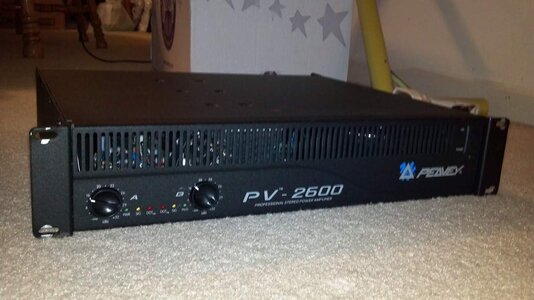 Peavey PV2600 power amp