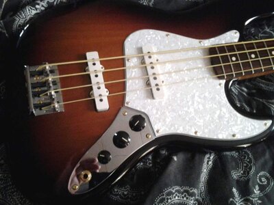 Jazz Bass Pickguard Pearl