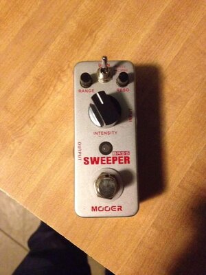 Mooer bass sweeper like new awesome pedal