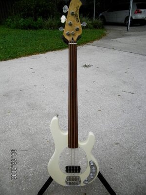 1988 Unlined Fretless Music Man StingRay