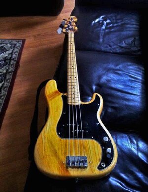 1977-Fender-Precision.jpg