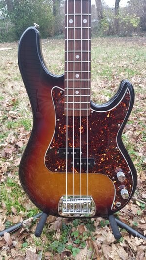 2014 G&L LB-100, sunburst, tort