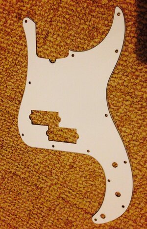 Fender American Std Precision Bass Pickguard (parchment-2012)