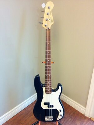 Fender MIM Precision Bass