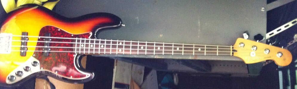 3 tone j bass w tort.jpg