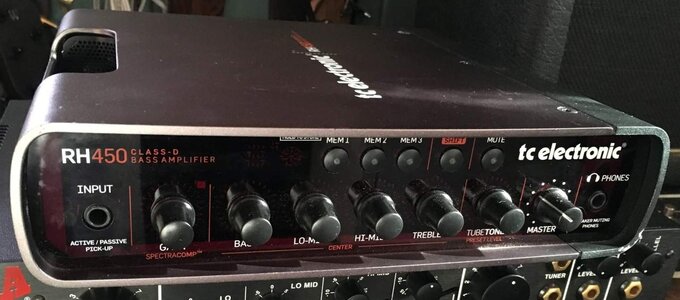 TC Electronucs RH450 bass amp head