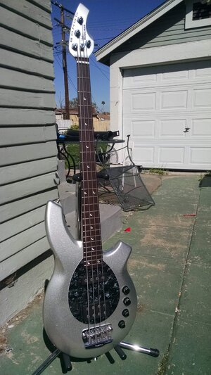 Musicman 4 string bongo bass-silver HS