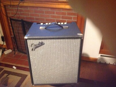 Fender Rumble 100 combo excellent w/ cover