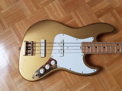 FENDER JAZZ BASS GOLD COLLECTOR SERIES