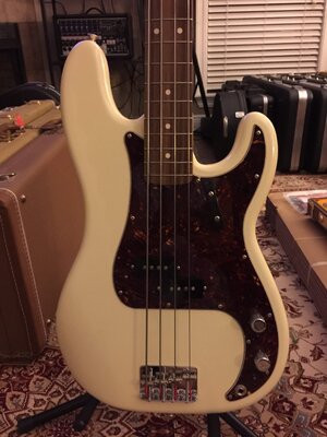 Mint Fender 62 AVRI Olympic White P Bass