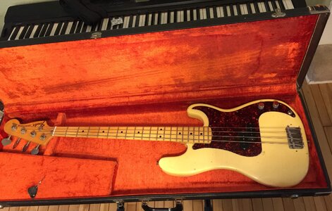 1972 Fender P-Bass - Olympic White