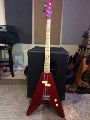 Hondo Formula 1 LONG SCALE Flying V Bass