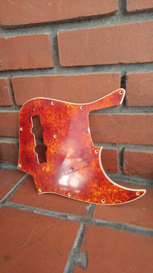 Spitfire Tort 60's Jazz Bass Pickguard Vintage Red