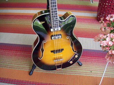 Hofner PRESIDENT Bass 500/ 5 w/OHSC