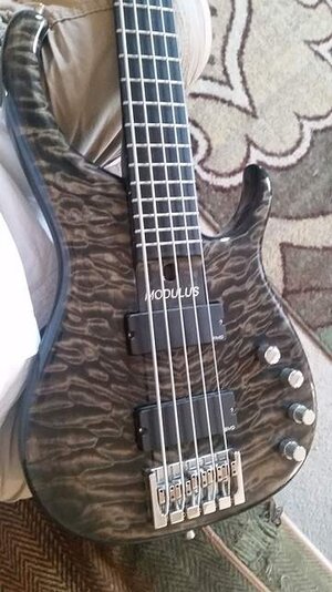 02 Modulus Q5 Blackstone and Chrome