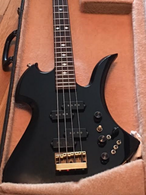 BC Rich Mockingbird Bass 1981