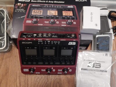 Zoom B3 multi-effects with exp. pedal and ft. switch NEW out of Box