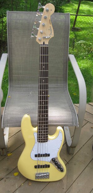 Fender Deluxe V Bass - Antique White