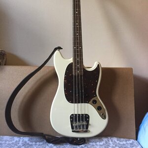 2005 Fender Mustang Short-scale Bass in Olympic White CIJ