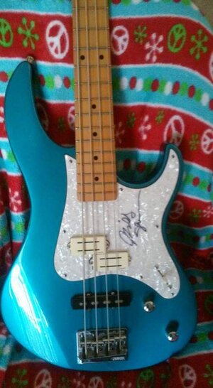 Yamaha attitude 65mp, sonic blue, signed by Billy Sheehan