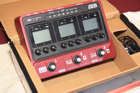 ZOOM B3  "SOLD"$120 OBO ---  BSY600 SYNTH $50 OBO