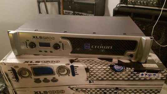 Crown XLS 2500 in like-new condition