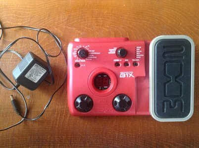 Zoom B1X MultiFX w/pedal, drum patterns, tuner, headphone out, ac adapter