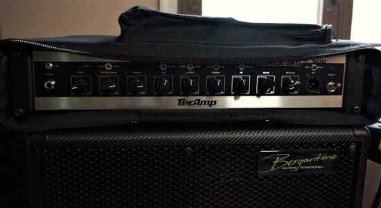 TecAmp Black Jag 900 with TecAmp Rack Bag - like new!