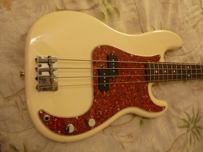 2000 Fender Japan '70s Precision Bass body only Vintage White