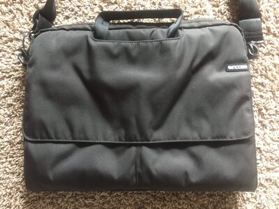 INCASE messenger shoulder bag for 15" Macbook Pro