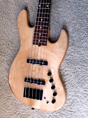 R Bass 5 Figured Maple/Ash