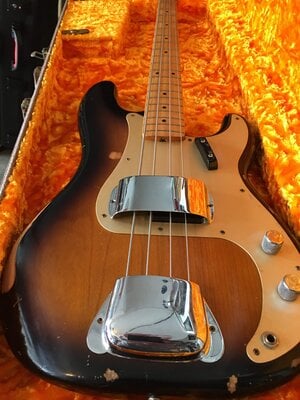 Fender Roadworn Precision Bass 8 lbs even p-bass