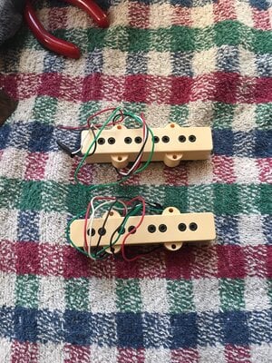 DiMarzio DP123 Jazz pickups Creme