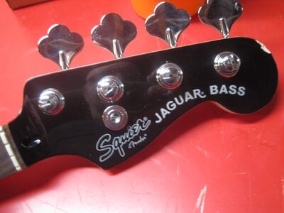 Squier jag ss loaded neck