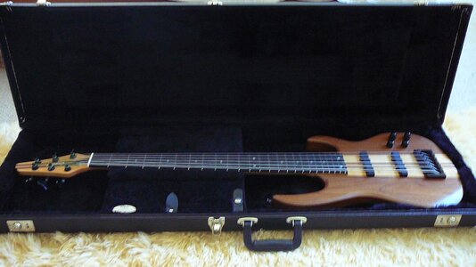 2013 Carvin LB76 USA 6 string Stainless frets Excellent condition