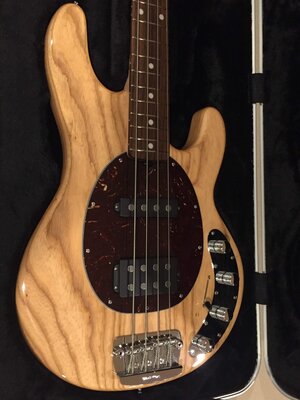 Music Man Stringray 4HS bass