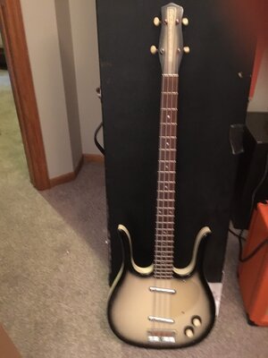 Danelectro Longhorn bass reissue